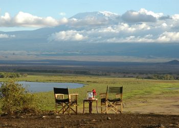sundowner-overlooking-mt Kilimanjaro